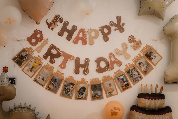 Dinosaur-themed kids' birthday