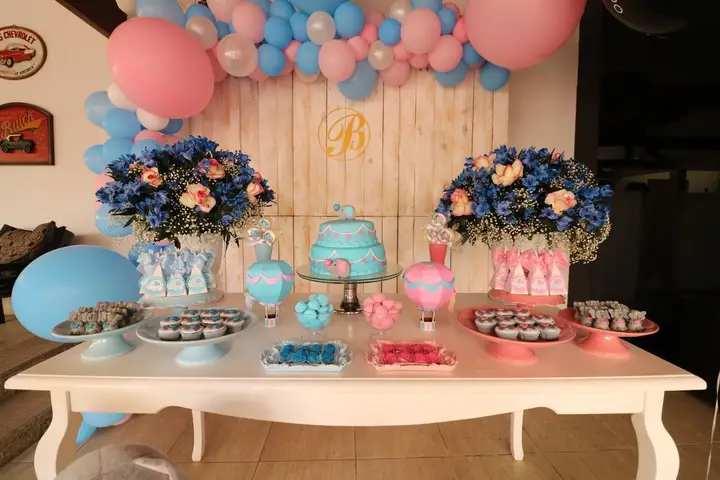 Baby shower table setting